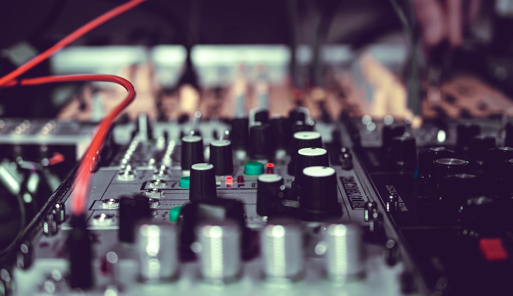 Diseñadores de sonido: los héroes invisibles detrás de cada experiencia sonora