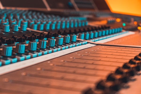 Publicidad de audio para radio e internet (producción completa)