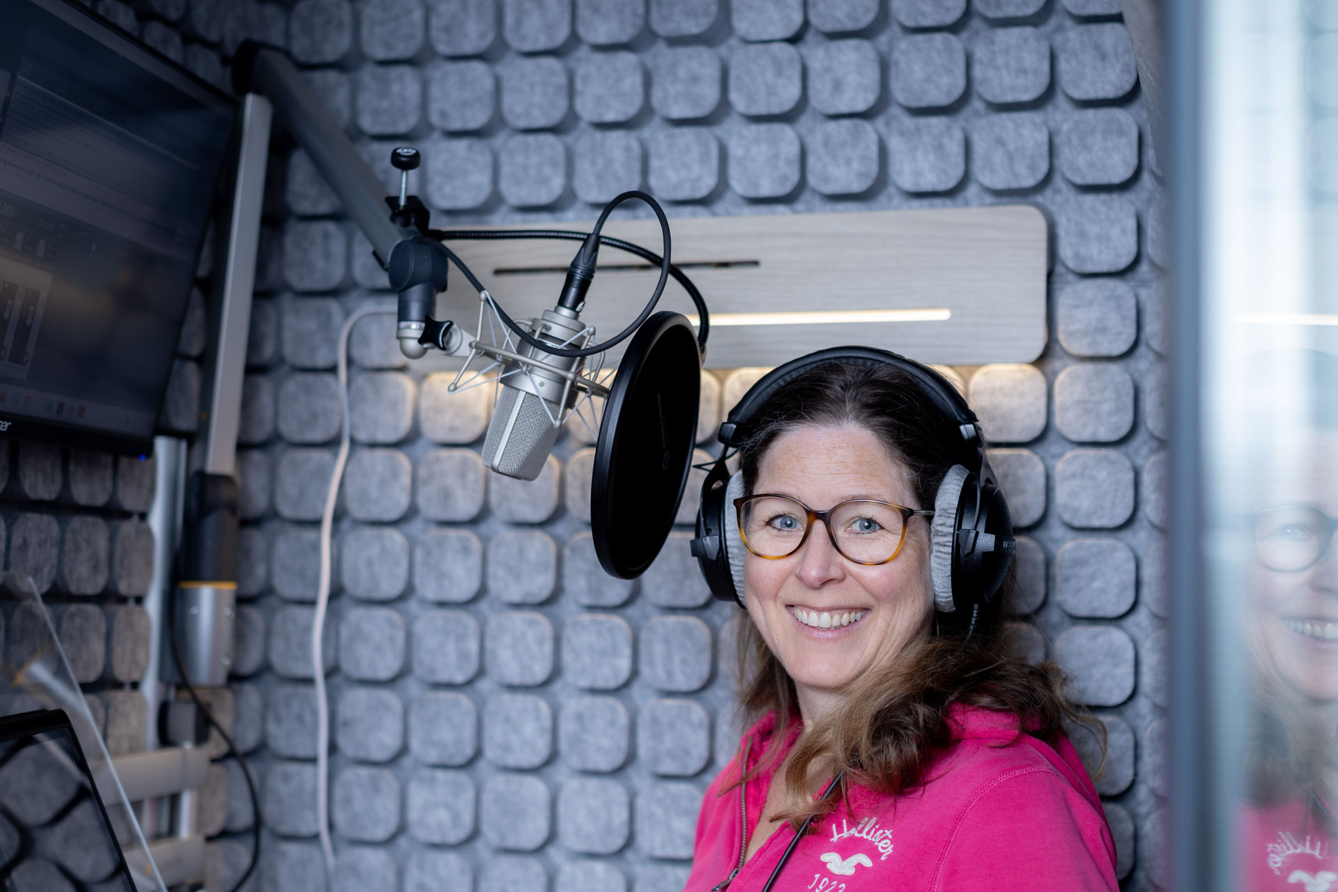Locutora para cuñas de radio